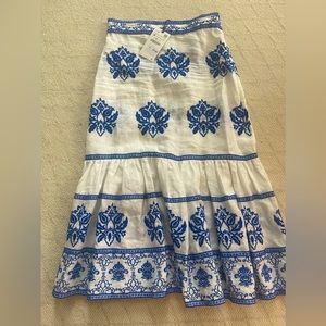 Zara side zip linen blue & white embroidered skirt size medium